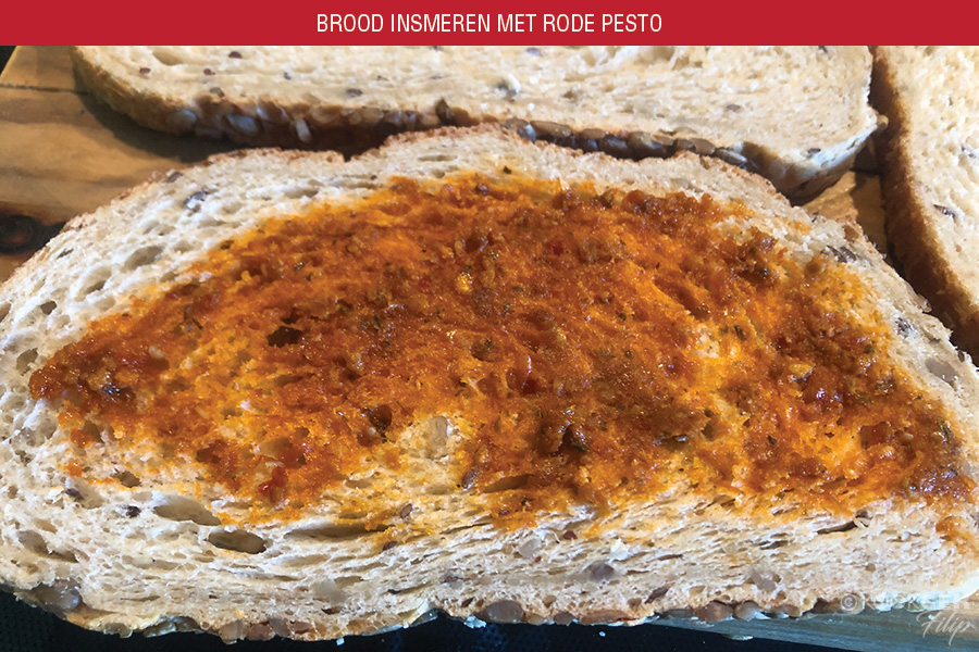 4-brood-insmeren-met-rode-pesto