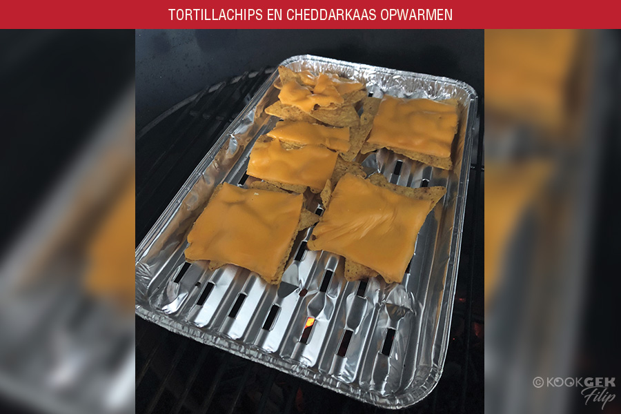 12_tortillachips_en_cheddarkaas_opwarmen