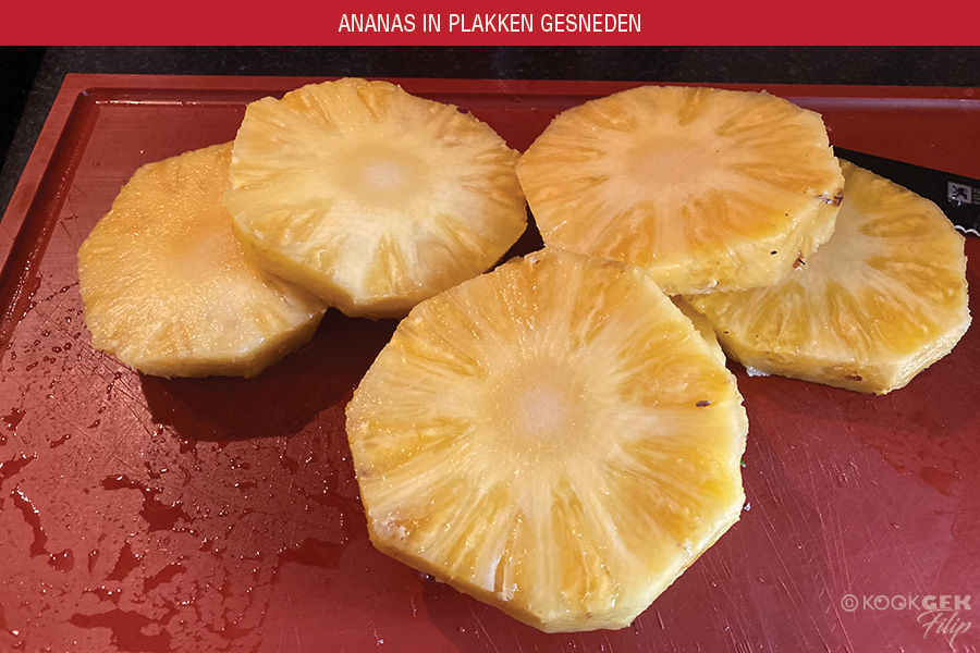 4-ananas-in-plakken-gesneden