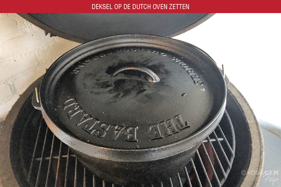 8_Deksel_op_de_Dutch_oven_zetten